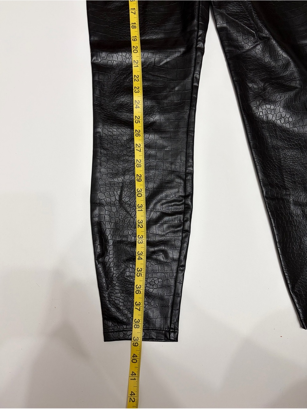 Express Black Croc-Embossed Faux Leather Leggings size small casual trendy wear - Picture 3 of 7